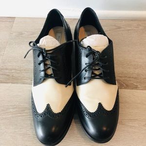 Like new Cole Haan oxfords